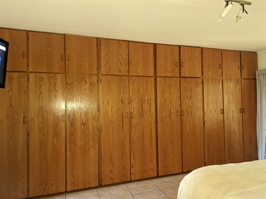 2 Bedroom Property for Sale in Golf View North West